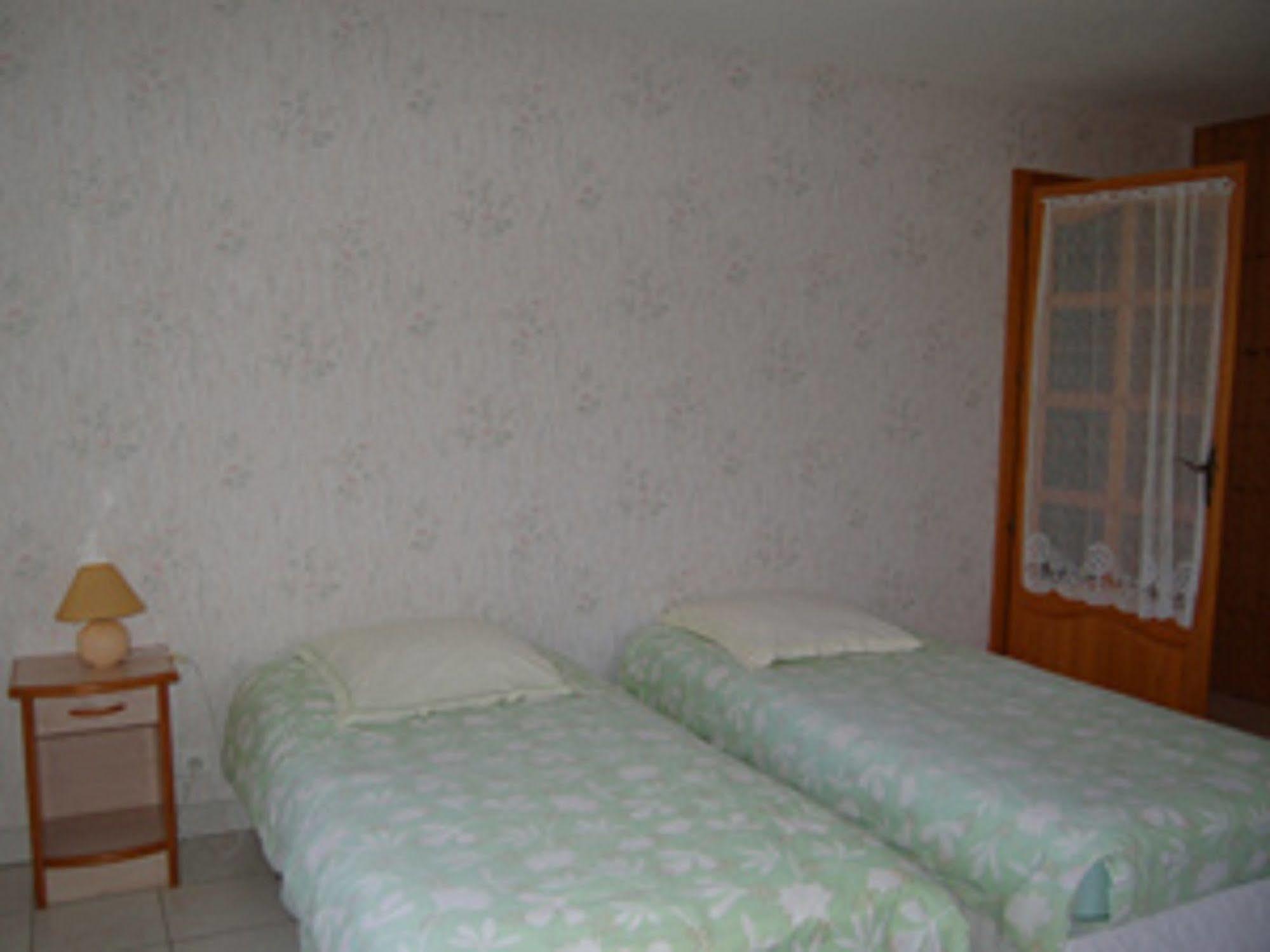 Logis Auberge De La Poirie Tendon Екстериор снимка